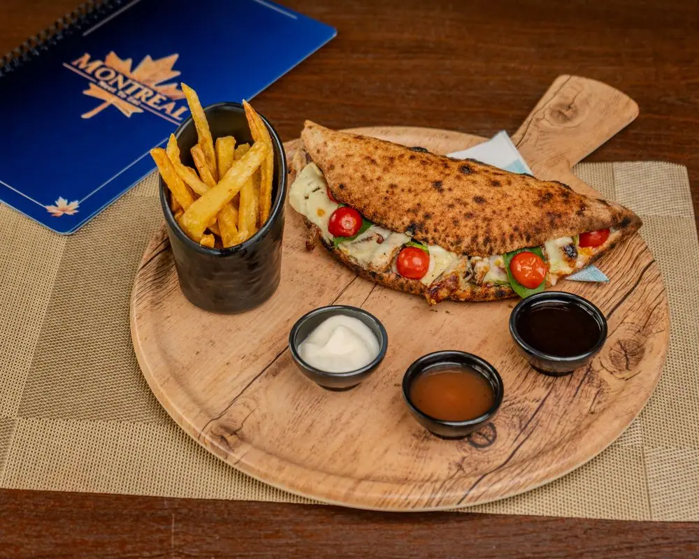 Calzone & frites — Montréal